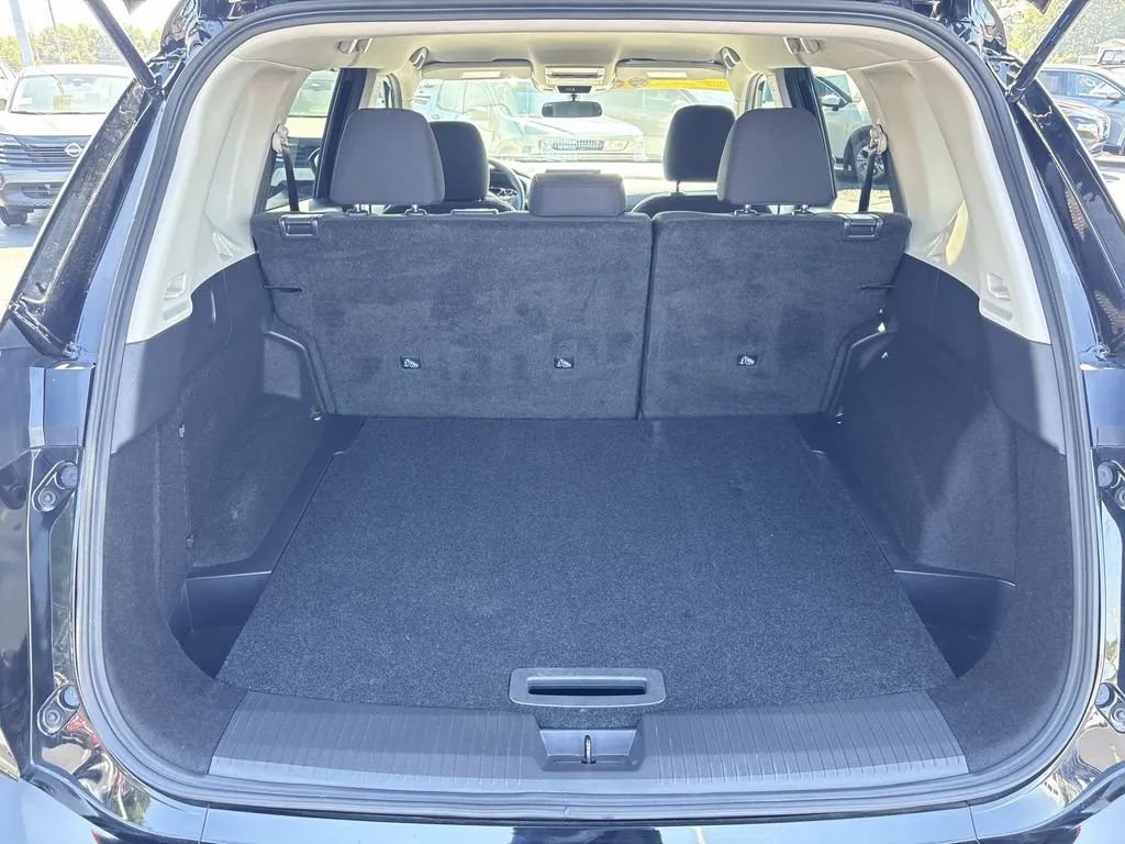 Used 2025 Nissan Rogue S FWD image 19