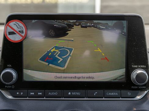 Used 2023 Nissan Sentra SV FWD image 17