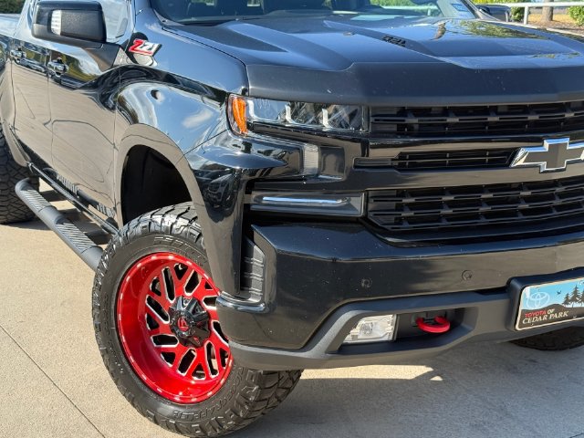 Used 2020 Chevrolet Silverado 1500 LT Trail Boss w/ Midnight Edition AWD/4WD image 4