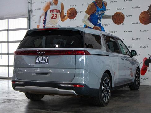 Used 2024 Kia Carnival EX FWD image 26
