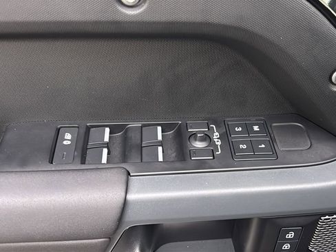 Used 2024 Land Rover Defender 110 X-Dynamic SE AWD/4WD image 11