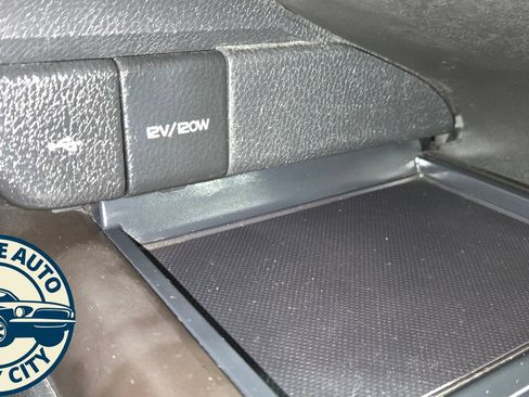 Used 2021 Toyota Camry SE FWD image 16