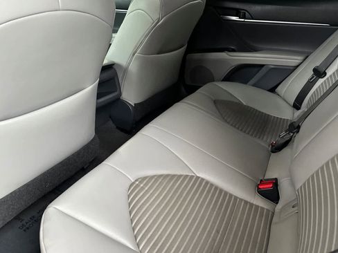 Used 2018 Toyota Camry SE w/ Moonroof Package image 4