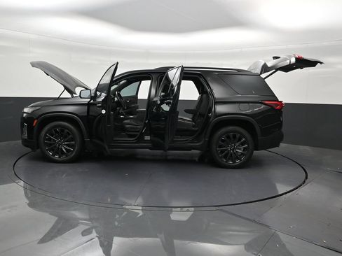 Used 2023 Chevrolet Traverse RS FWD image 33