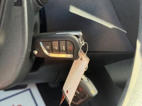 Used 2025 Toyota Corolla LE FWD image 30