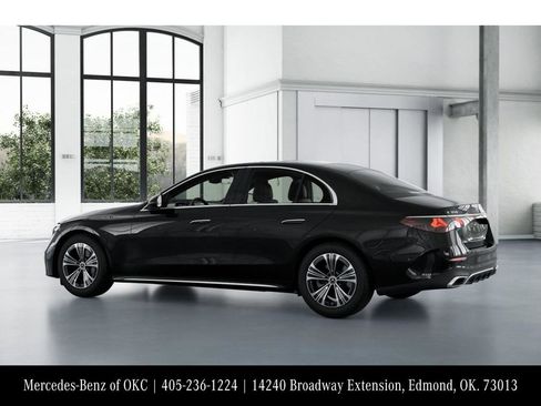 Used 2025 Mercedes-Benz E 350 4MATIC Sedan image 31