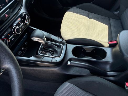 Used 2025 Kia Soul LX w/ LX Technology Package FWD image 39