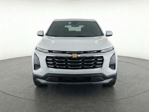 Used 2025 Chevrolet Equinox LT FWD image 2