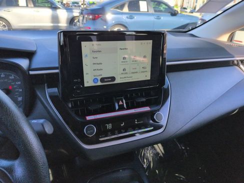 Used 2025 Toyota Corolla LE image 18