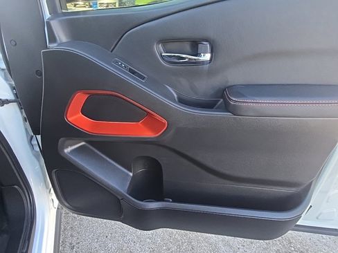 Used 2024 Nissan Frontier PRO-4X w/ Technology Package image 28