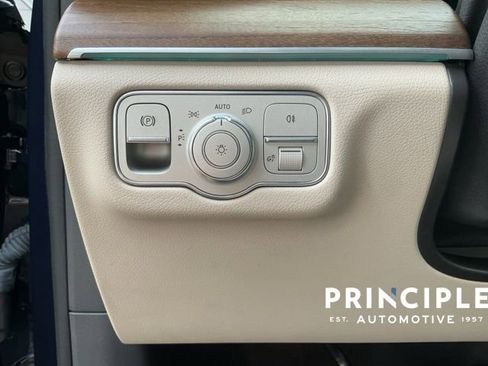 Used 2020 Mercedes-Benz GLS 450 4MATIC image 23