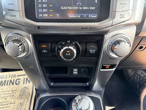 Used 2018 Toyota 4Runner SR5 AWD/4WD image 22