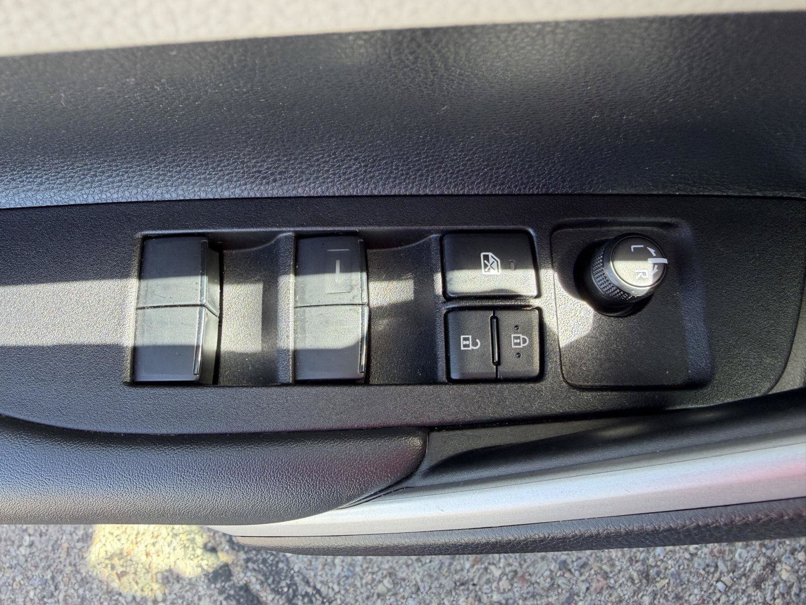 Used 2026 Toyota Corolla Cross LE w/ Moonroof Package FWD image 18