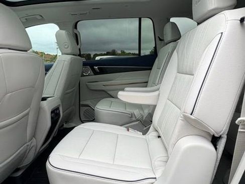 New 2026 Buick Enclave Avenir w/ Super Cruise Package image 17