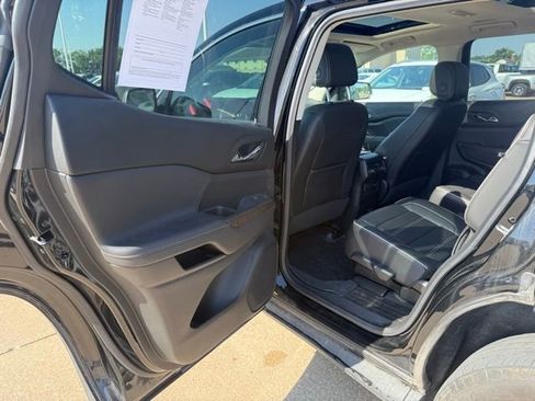 Used 2023 GMC Acadia Denali w/ Denali Ultimate Package AWD/4WD image 17