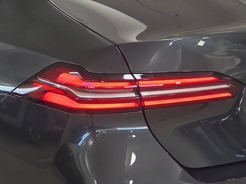 New 2027 BMW 530i RWD image 22