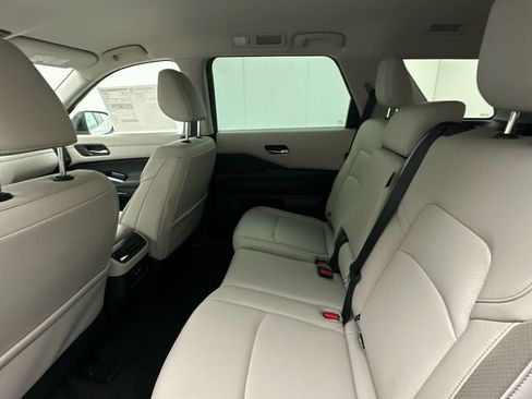 New 2026 Nissan Pathfinder SL image 10