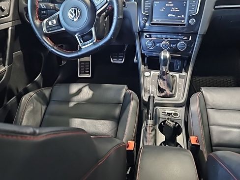 Used 2017 Volkswagen Golf image 24
