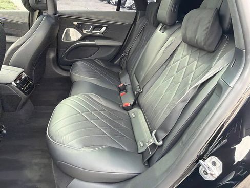 Used 2023 Mercedes-Benz EQS 580 4MATIC Sedan image 32