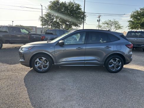 Used 2023 Ford Escape ST-Line w/ Tech Pack #1 FWD image 2