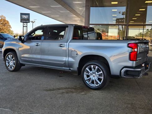 Used 2024 Chevrolet Silverado 1500 High Country w/ High Country Premium Package image 3
