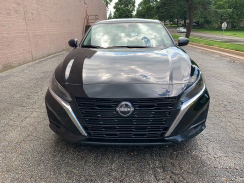 Used 2025 Nissan Altima 2.5 SV FWD image 7