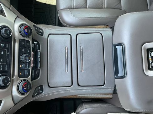 Used 2019 GMC Yukon Denali w/ Denali Ultimate Package AWD/4WD image 31