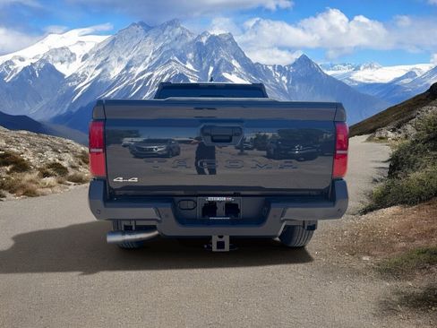 Certified 2025 Toyota Tacoma SR5 AWD/4WD image 4