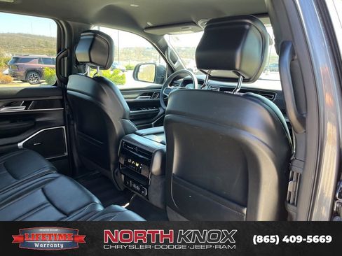 Used 2024 Jeep Wagoneer Series II w/ Flexible Seating Group image 25