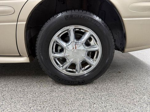 Used 2005 Buick Le Sabre Limited w/ Celebration Edition Package FWD image 41