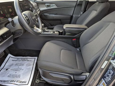 Used 2024 Kia Sportage LX FWD image 13