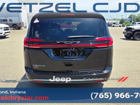 New 2027 Chrysler Pacifica Select FWD image 6