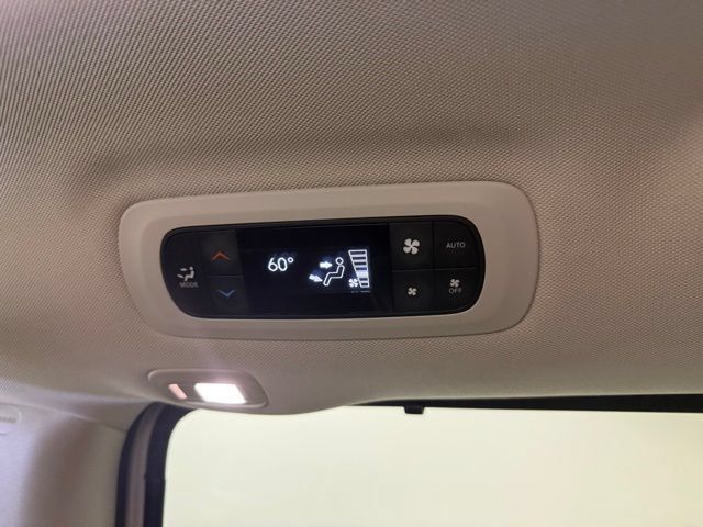 Used 2021 Chrysler Pacifica Limited AWD/4WD image 18