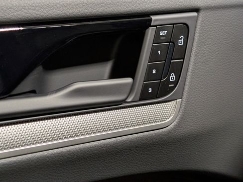 New 2026 Porsche Cayenne Coupe image 21