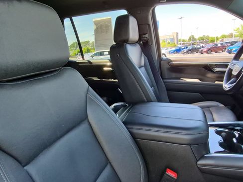 Used 2025 Chevrolet Tahoe LT AWD/4WD image 38