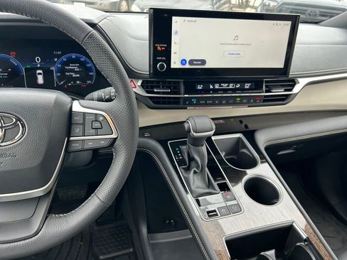Used 2026 Toyota Sienna Limited image 20