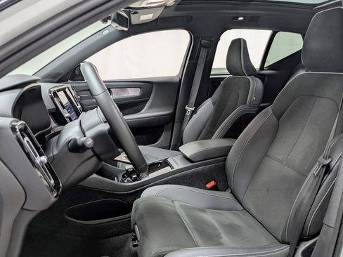 Used 2023 Volvo XC40 Recharge Ultimate w/ Protection Package Premier image 15