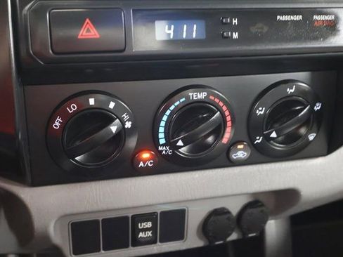 Used 2014 Toyota Tacoma 2WD Regular Cab image 19