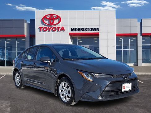 Certified 2025 Toyota Corolla LE image 1