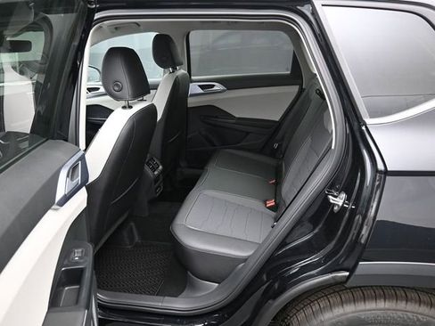 New 2026 Volkswagen Taos SE AWD/4WD image 11
