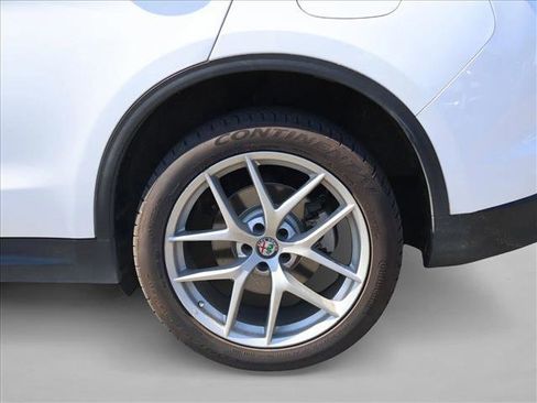 Used 2018 Alfa Romeo Stelvio AWD image 10