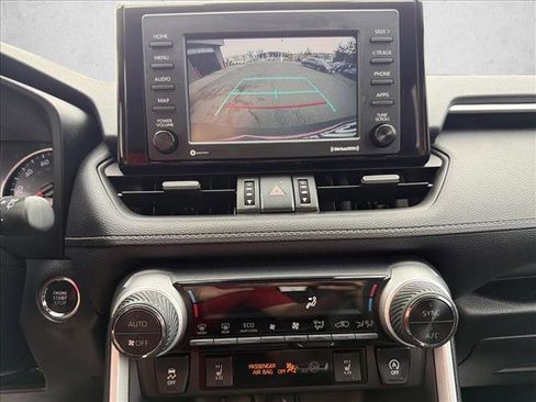 Used 2021 Toyota RAV4 XLE Premium image 20