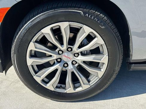 Used 2022 GMC Yukon Denali w/ Denali Premium Package image 8