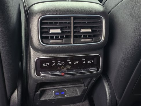Used 2024 Mercedes-Benz GLS 450 4MATIC image 19