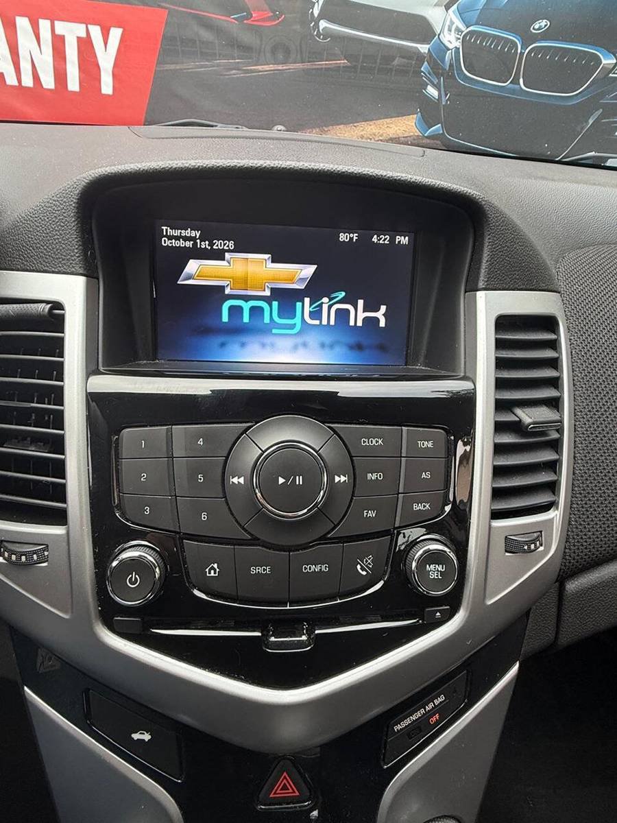 Used 2015 Chevrolet Cruze LT w/ Technology Package FWD image 18