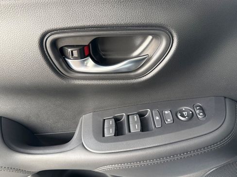 Certified 2026 Honda HR-V LX image 5