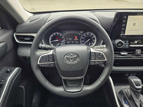 Certified 2022 Toyota Highlander XLE image 20