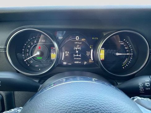 Used 2023 Jeep Wrangler Unlimited Sahara AWD/4WD image 39