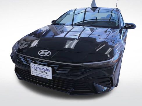 New 2026 Hyundai Elantra Limited FWD image 8