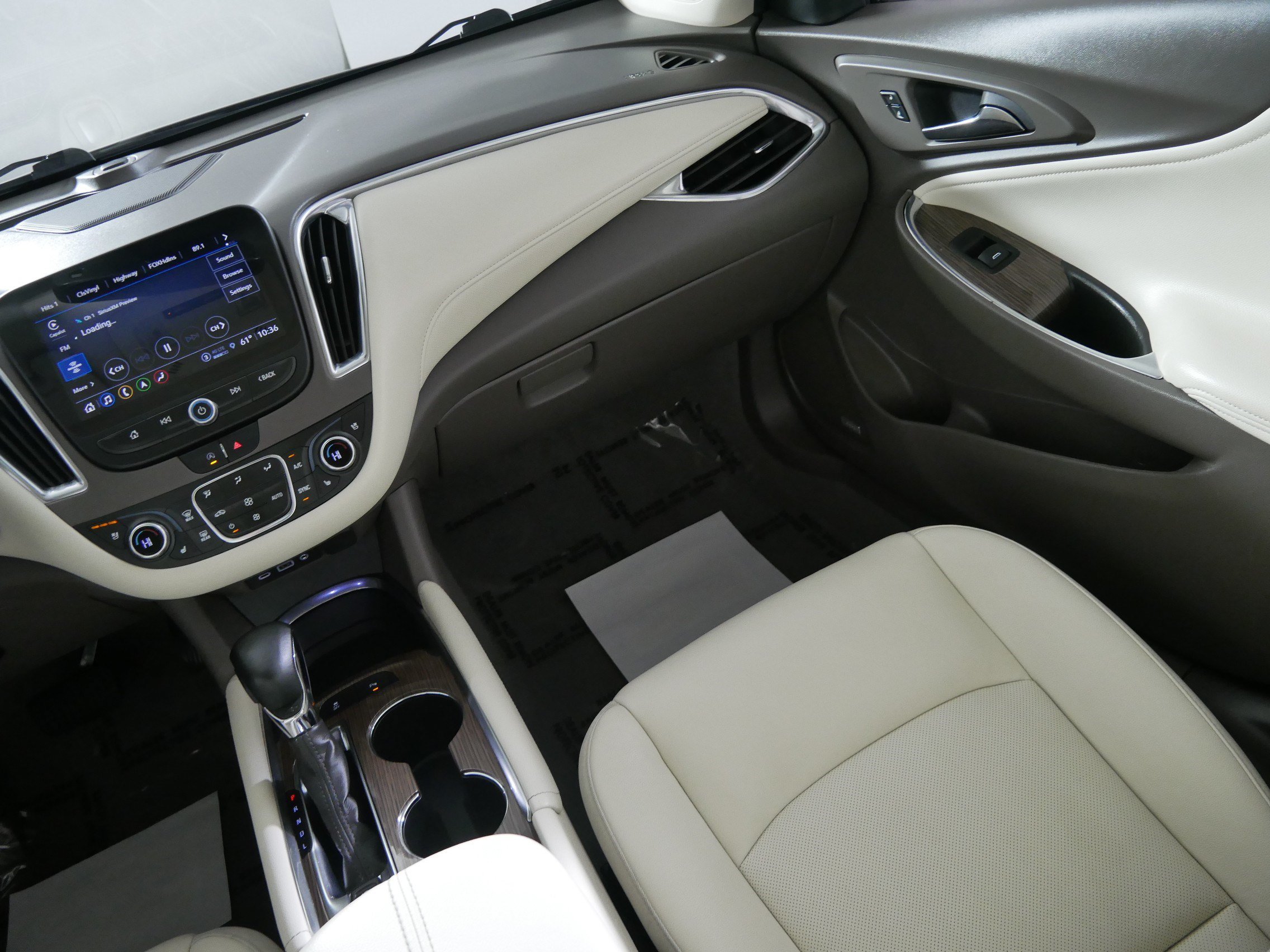 Used 2024 Chevrolet Malibu LT FWD image 11